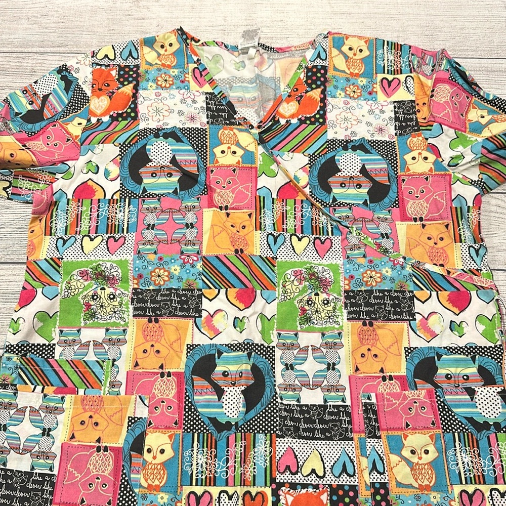 Women’s nurses fox print scrub top size 2x